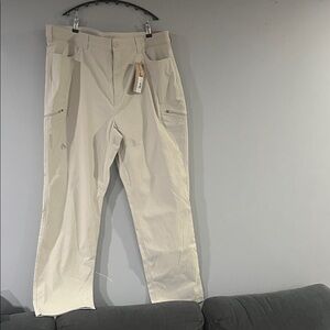 Eddie Bauer Woman’s Tan Cargo Pants Size 20